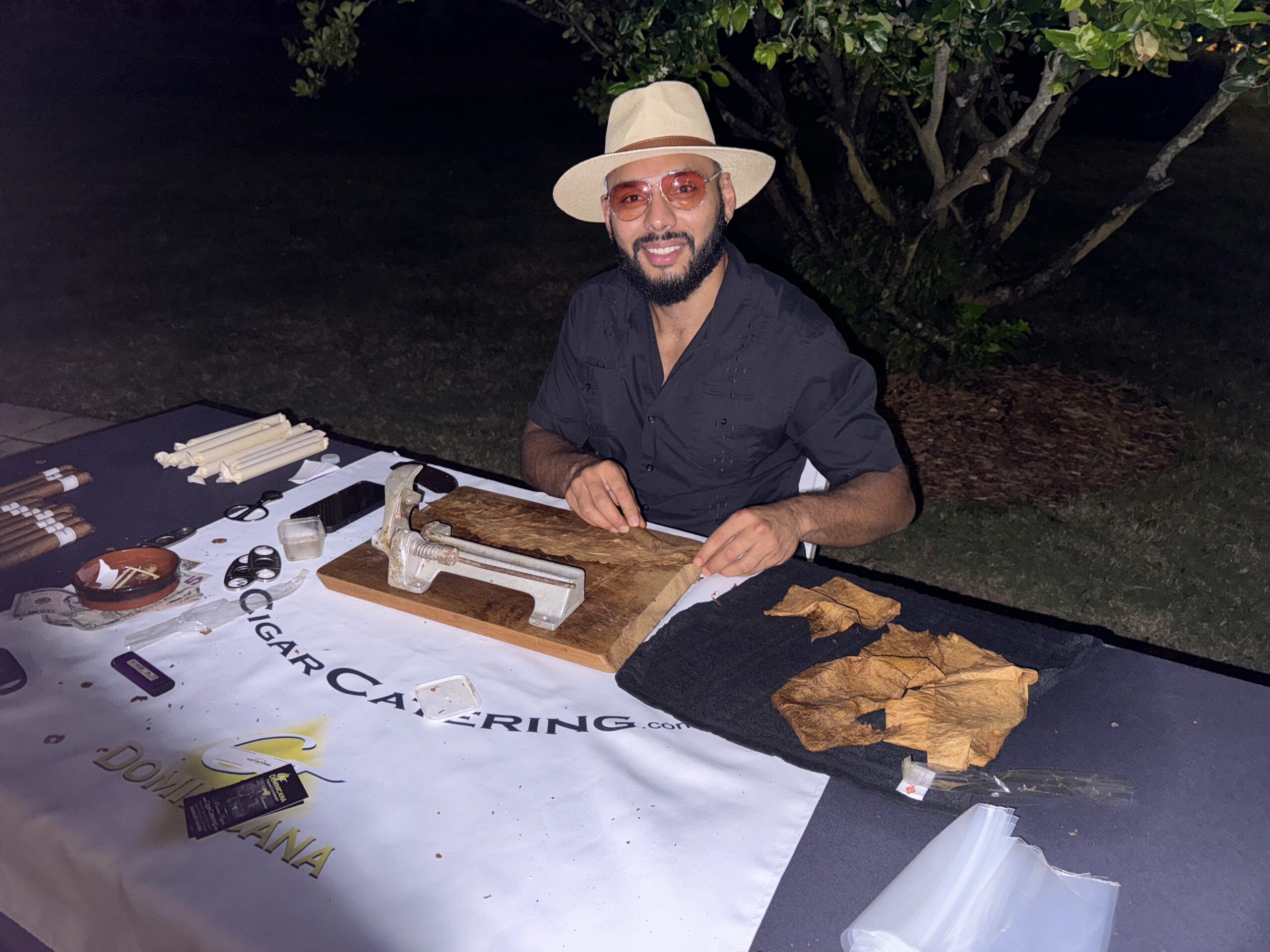 A torcedor rolls cigars at the Keystone-hosted event at the NALMCO Convention