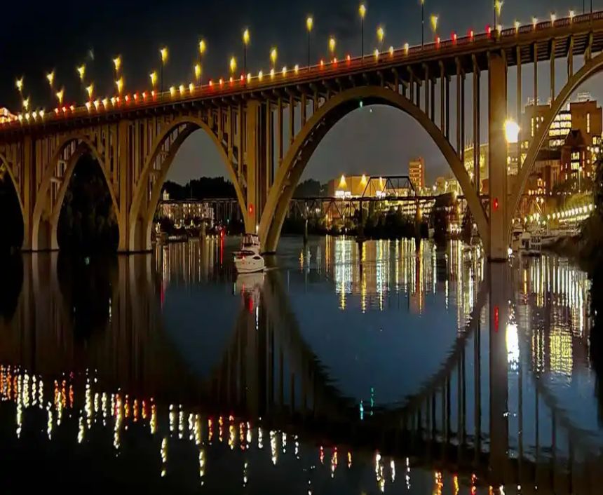 Read more about the article Knoxville’s Henley Street Bridge Illuminated with Energy-Efficient LED Lighting