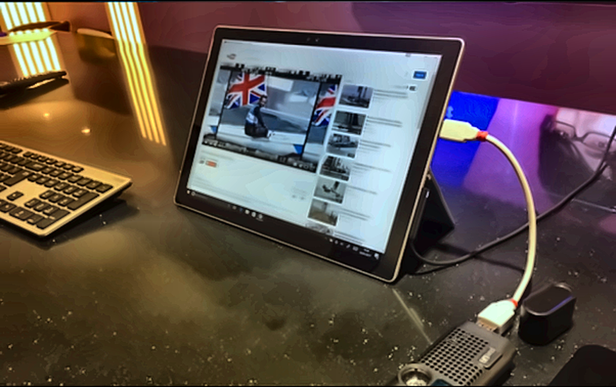 iPad receiving information via LiFi, 2018